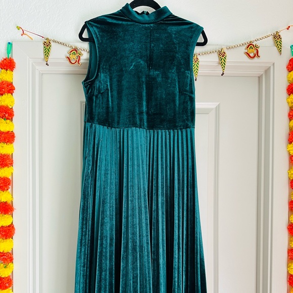 green emerald velvet dress Oasis Maxi Dress - Green